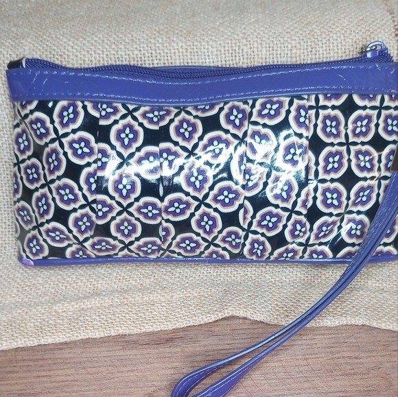 Vera Bradley FRILLS Collection Purple Zip Wristlet Simply Violet Patent Leather - Picture 8 of 9